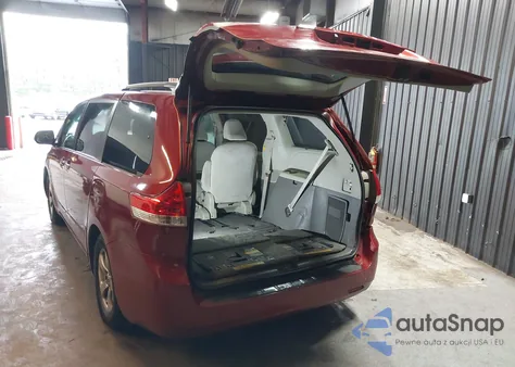 2011 Toyota Sienna Le V6 z USA, uszkodzony, nr VIN 5TDKK3DC3BS074473